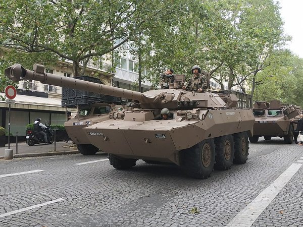 Vozilo AMX-10RC tijekom vojne parade u Parizu