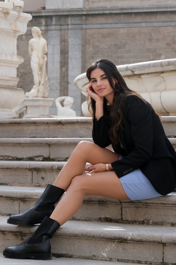 Francesca Chillemi kao Viola