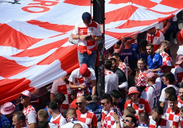 Hrvatski navijači prije utakmice Hrvatska - Albanija