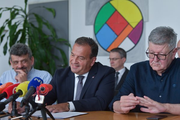 Press konferencija Vilija Beroša o legioneli u KBC-u Rebro