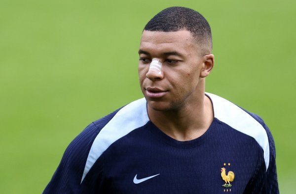 Kylian Mbappe, prvi trening nakon loma nosa, 19.6.2024.