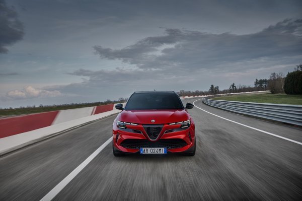 Alfa Romeo Junior Veloce u električnoj verziji na stazi 'Langhe'