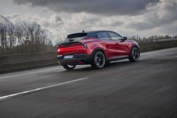 Alfa Romeo Junior Veloce u električnoj verziji na stazi 'Langhe'