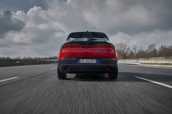 Alfa Romeo Junior Veloce u električnoj verziji na stazi 'Langhe'