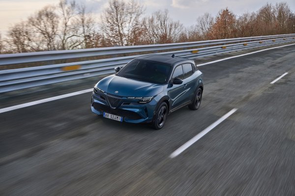 Alfa Romeo Junior Veloce u električnoj verziji na stazi 'Langhe'