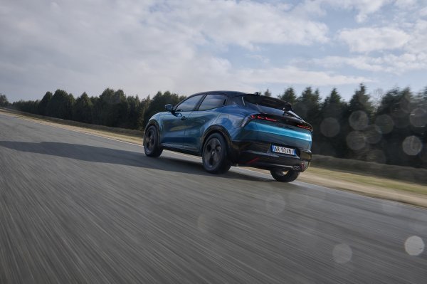 Alfa Romeo Junior Veloce u električnoj verziji na stazi 'Langhe'