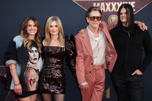 Sosie Bacon, Kyra Sedgwick, Kevin Bacon i Travis Bacon