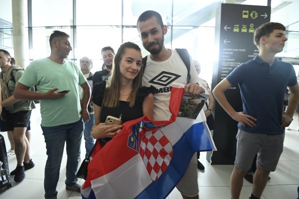 Doček hrvatske nogometne reprezentacije nakon ispadanja s Eura