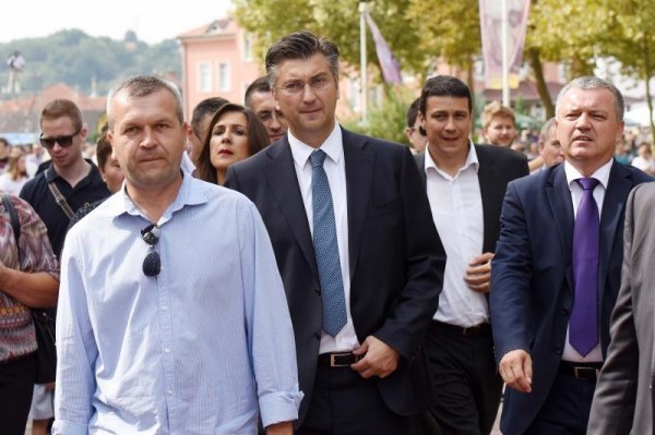 Andrej Plenković zakasnio je na misu Pixsell