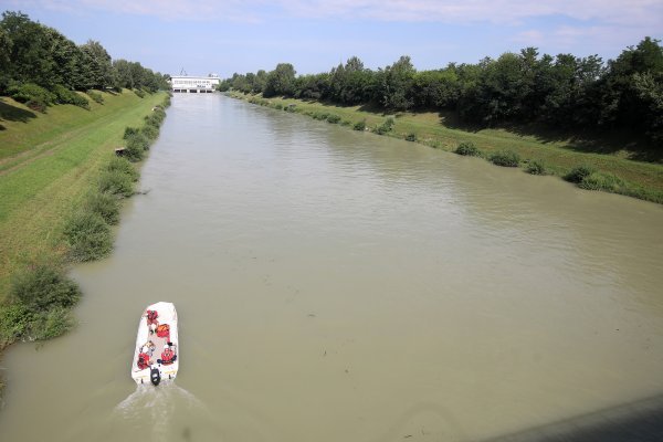 Potraga za vozilom koje je sletjelo u kanal kod Varaždina