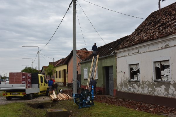 Saniraju se posljedice razornog nevremena u Bošnjacima