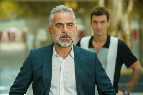 Jurdaer Okur kao Serhan Soysalan u seriji 'Divlje srce' sa sinom Alazom (Bertan Asllani)