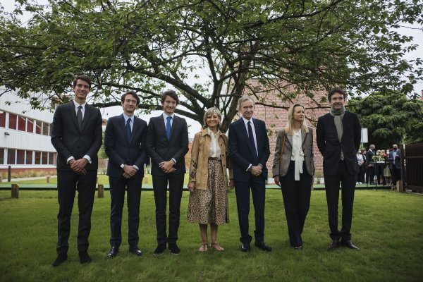 Bernard, Helene, Alexandre, Delphine, Antoine, Frederic i Jean Arnault