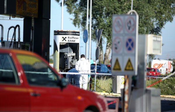 Raznesen bankomat u Zagrebu