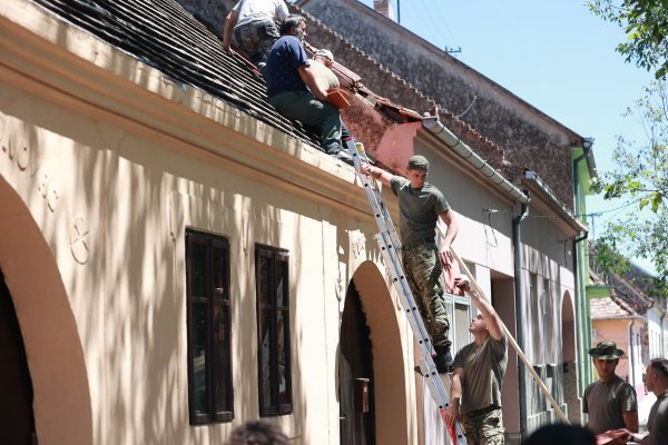 Vojska pomaže u obnovi u Bošnjacima