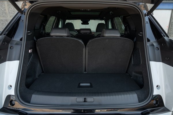 Peugeot E-5008 