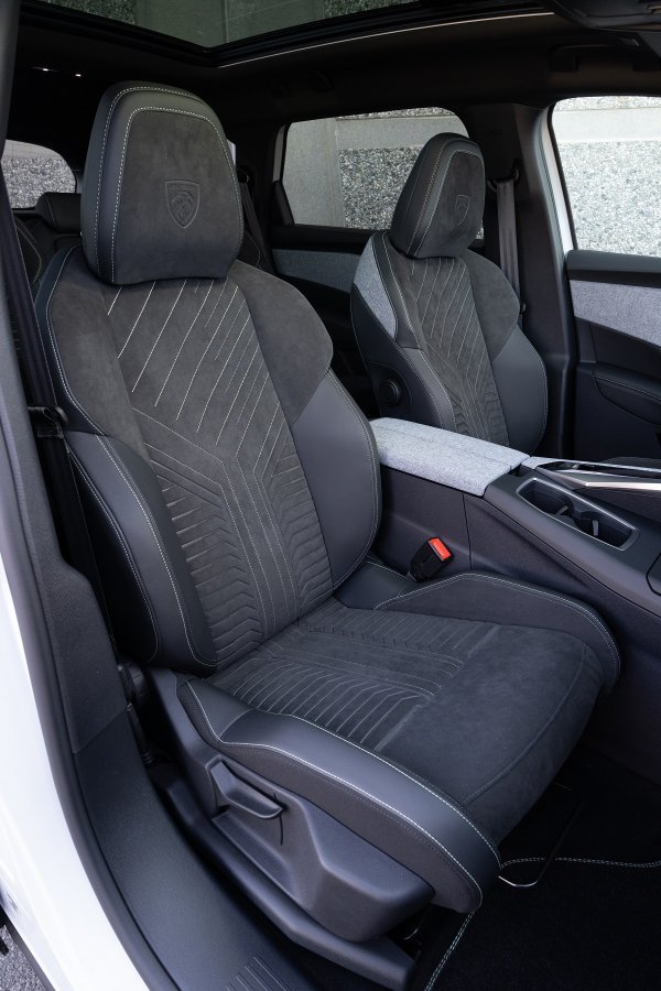 Peugeot E-5008