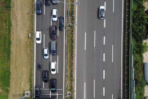 Snimke iz zraka kilometarskih kolona na A1