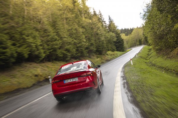 Reli as Oliver Solberg testirao Škodu Octaviju RS