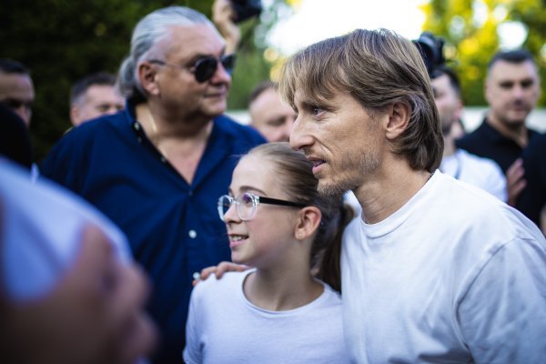 Luka Modrić stigao u Mostar; premijera dokumentarnog filma'HŠK Zrinjski - Priča o ponos'