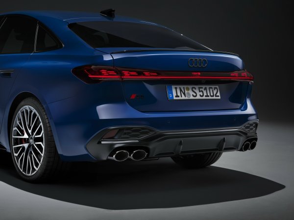 Audi S5 limuzina