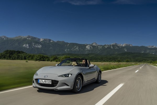 Mazda MX-5 35th Anniversary (Aero Grey siva)