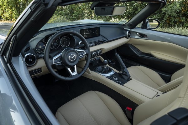 Mazda MX-5 35th Anniversary (Aero Grey siva)