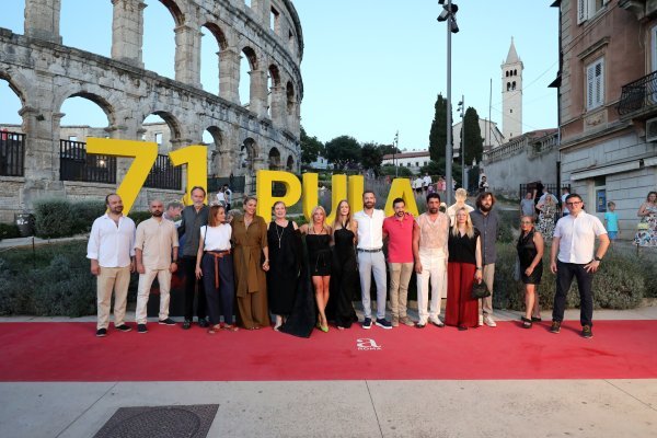 Ekipa filma Šalša prije projekcije u Areni