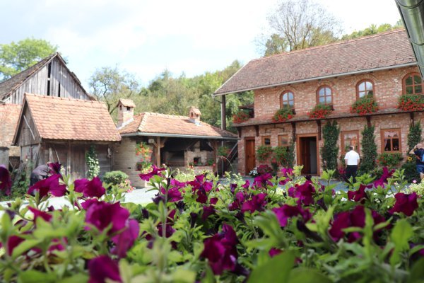 Stara Kapela, eko-etno selo