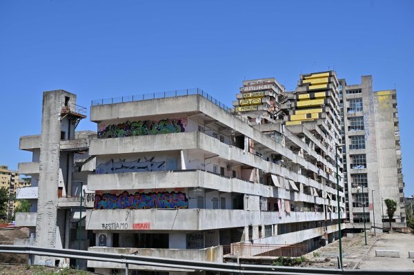 Zgrada u napuljskoj četvrti Scampia nakon urušavanja