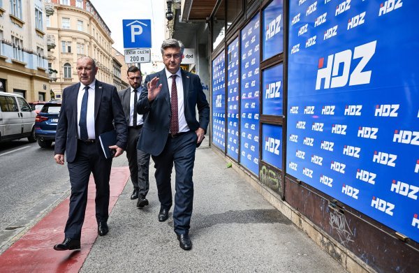 Dolazak članova HDZ-a na sjednicu Predsjedništva stranke