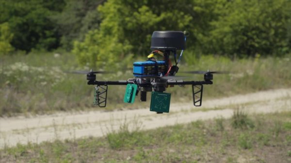 Queen Hornet može poslužiti kao bombarder i jurišni dron