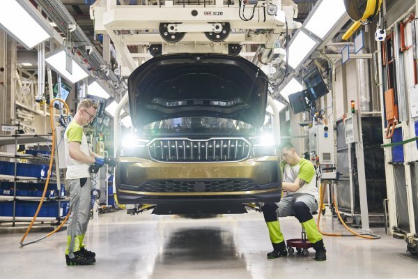 Proizvodni proces novog Škoda Kodiaqa: Montaža branika i maske