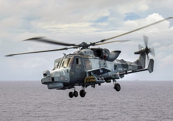 Helikopter britanske Kraljevske mornarice tipa Wildcat HMA2 naoružan projektilima Martlet