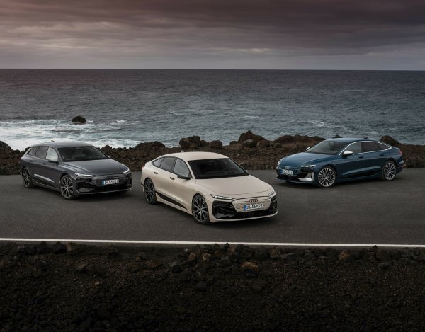 Audi A6 Avant e-tron,  Audi A6 Sportback e-tron,  Audi S6 Sportback e-tron ( s desna na lijevo): boje Malpelo plava metalik, Magnet siva, Siam bež metalik