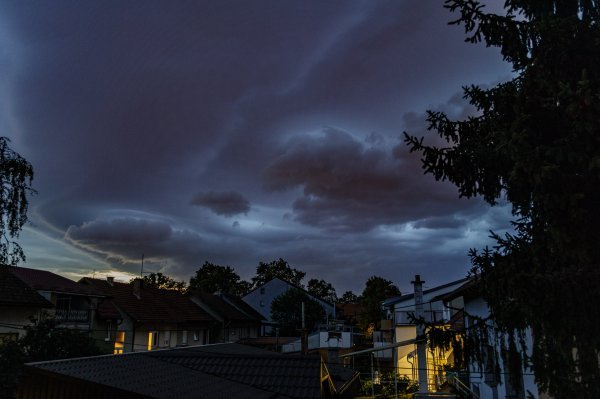 Crni oblaci nad Zagrebom