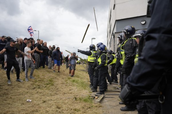Divljanje desničara u Britaniji