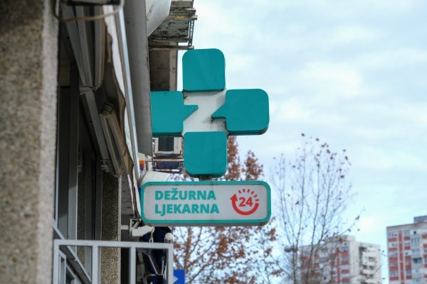 Većina domaćih ljekarni ima mogućnost izdavanja lijekova na recept za strance (ilustracija)