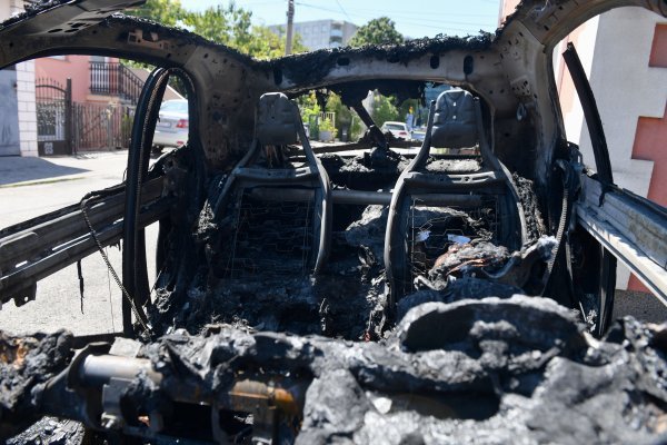 Na Peščenici izgorjeli automobili