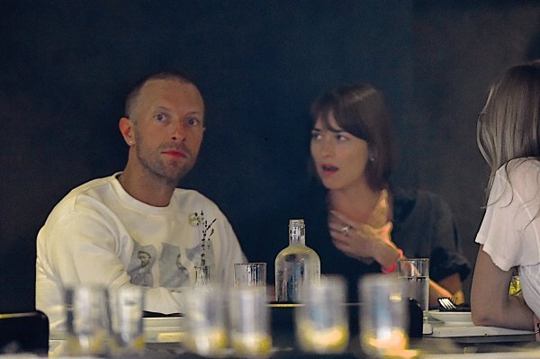 Dakota Johnson i Chris Martin