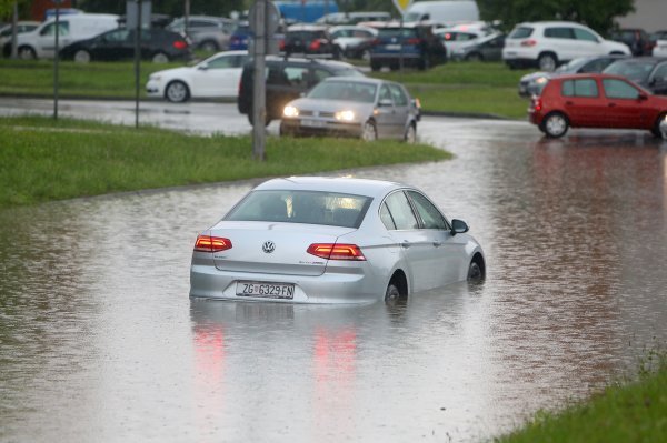 Ilustracija/Obilna kiša i poplava u Karlovcu