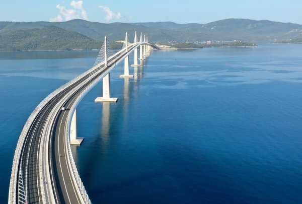 Pelješki most