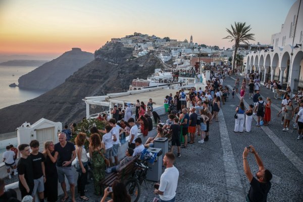 Santorini je preplavljen turistima