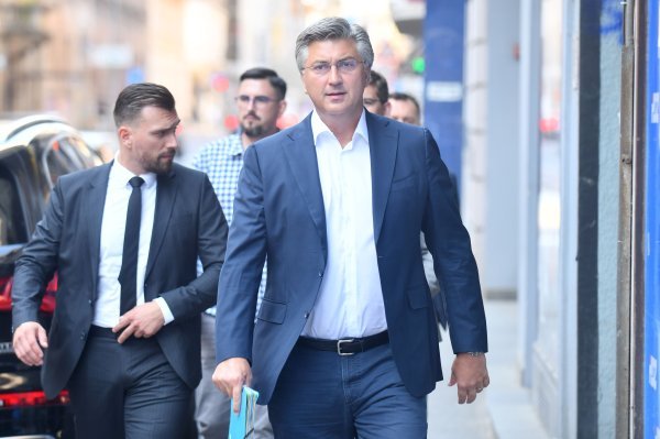 Andrej Plenković i ostali članovi dolaze na sjednicu Predsjedništva HDZ-a