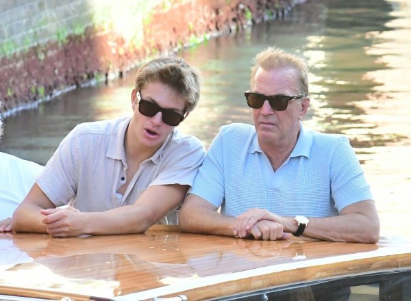 Kevin Costner sa sinom