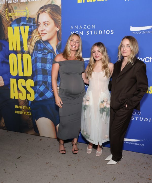 Maisy Stella i Margot Robbie