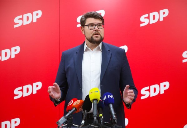 Peđa Grbin uoči izbora održao konferenciju za medije