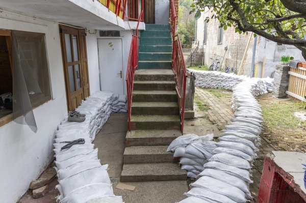 Pripreme za dolazak vodnog vala