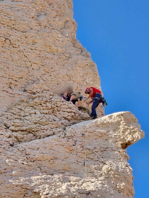Spašavanje osobe s litice na Pagu