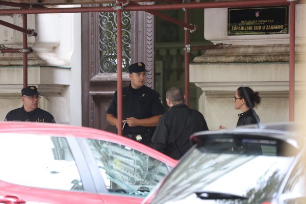 Evakuiran je Županijski sud u Zagrebu nakon što su dobili dojavu o bombi.
